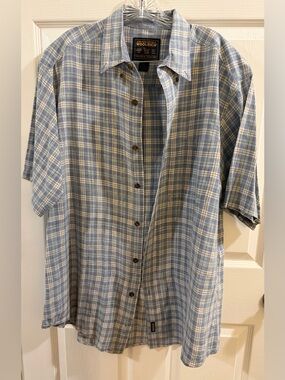 Woolrich Men’s Light Blue and Cream Short-Sleeve Plaid Button-Down Shirt